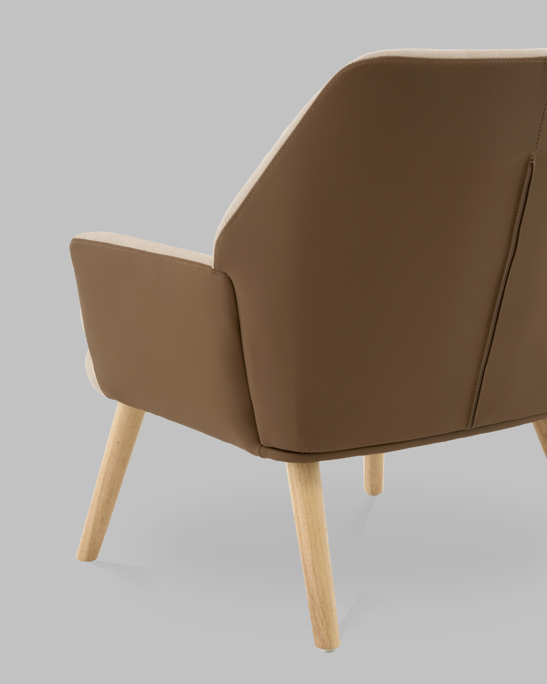 Кресло Харви бежевый с коричневой экокожей деревянные ножки — изображение 7