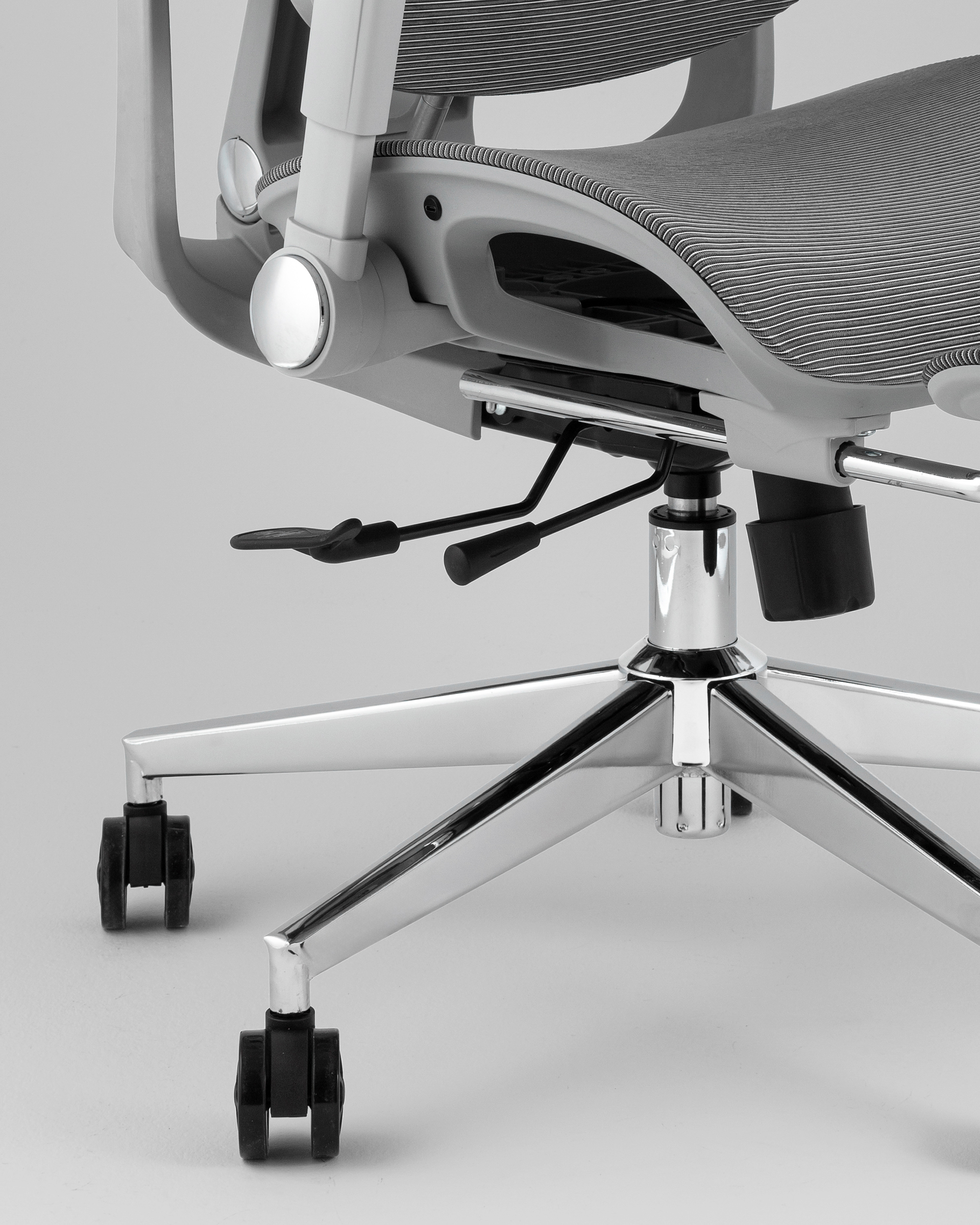 Кресло офисное TopChairs Prodigy с оттоманкой серый — изображение 10