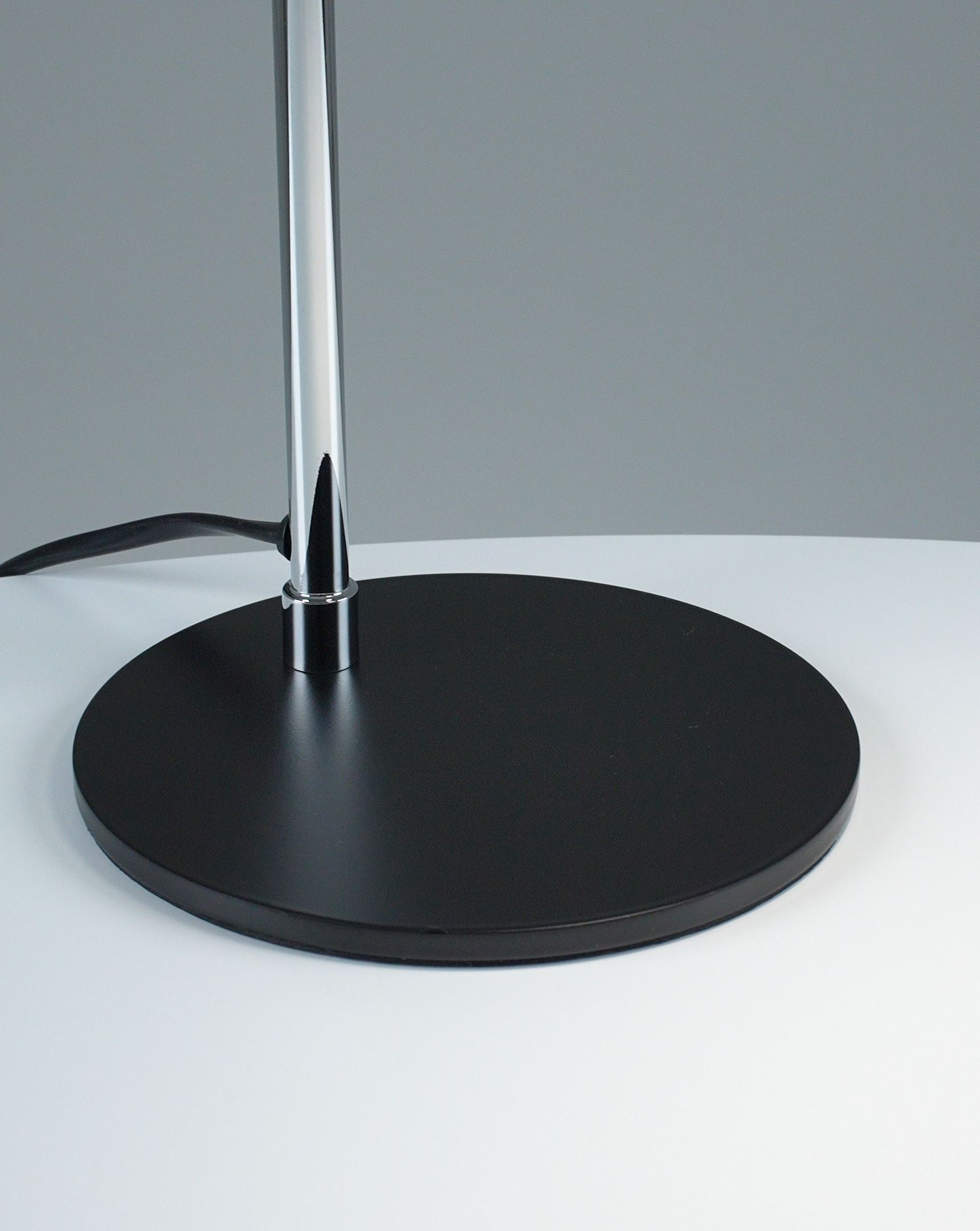 Лампа настольная Moderli V10996-T Page — изображение 8