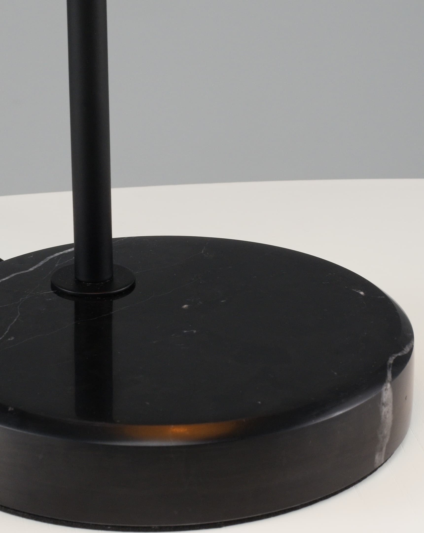 Лампа настольная Moderli V11594-1T Omaha — изображение 8