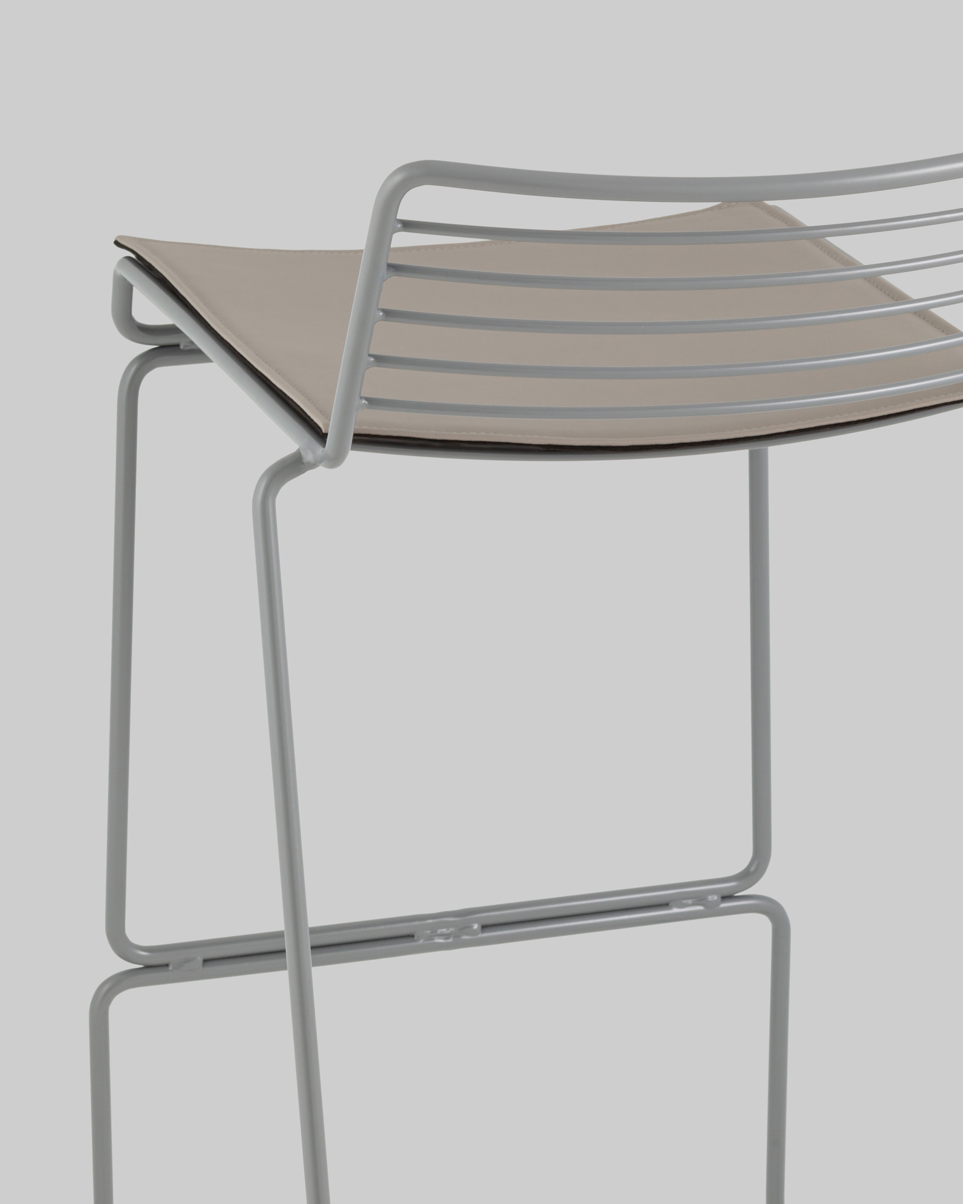 Стул полубарный Danny серый с подушкой — изображение 7