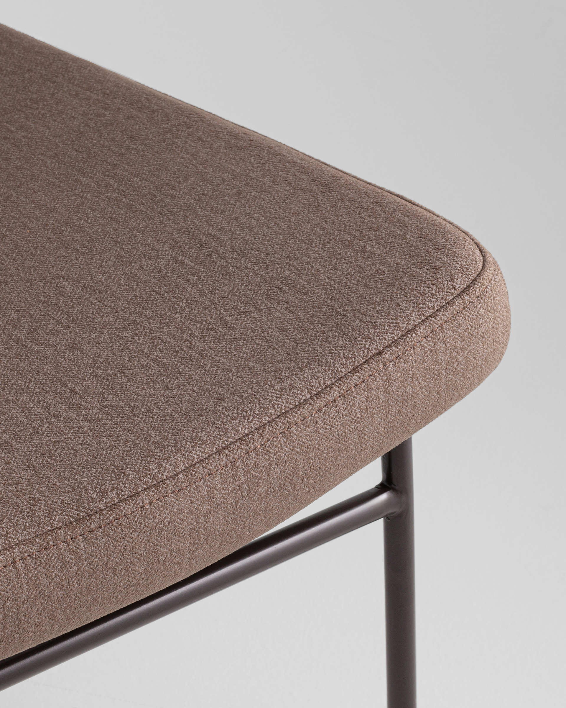 Кресло Эбигейл велюр коричневый, каркас серо-коричневый — изображение 9